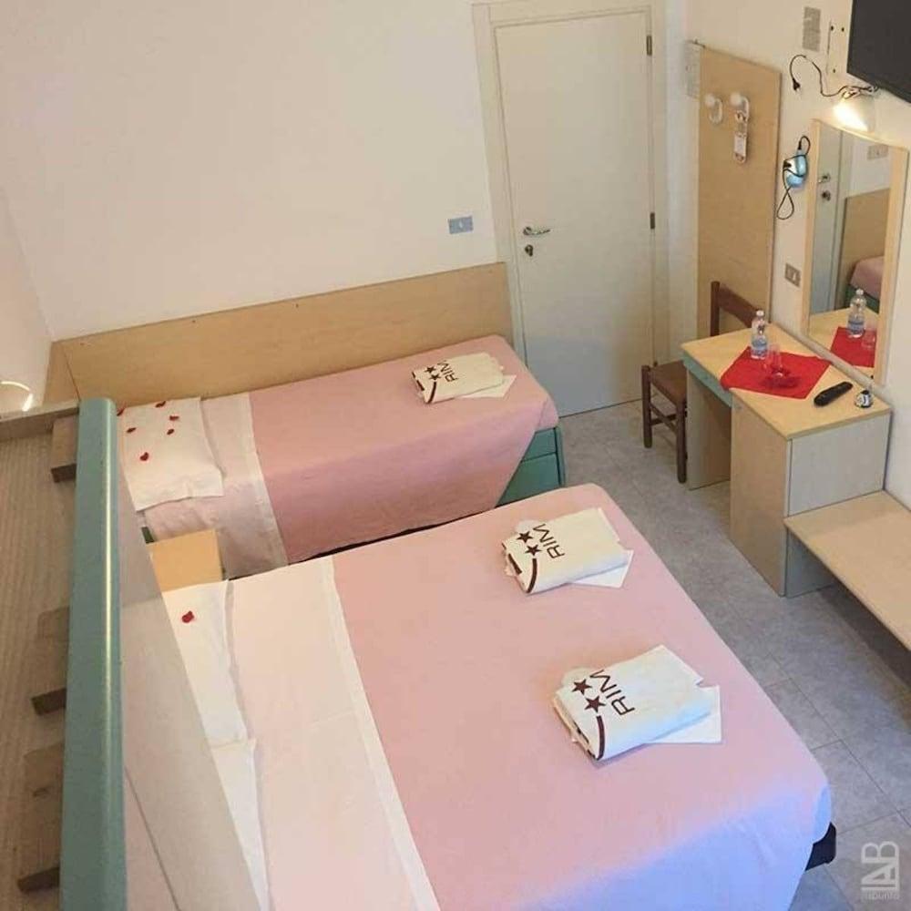 Hotel Peonia ريميني المظهر الخارجي الصورة