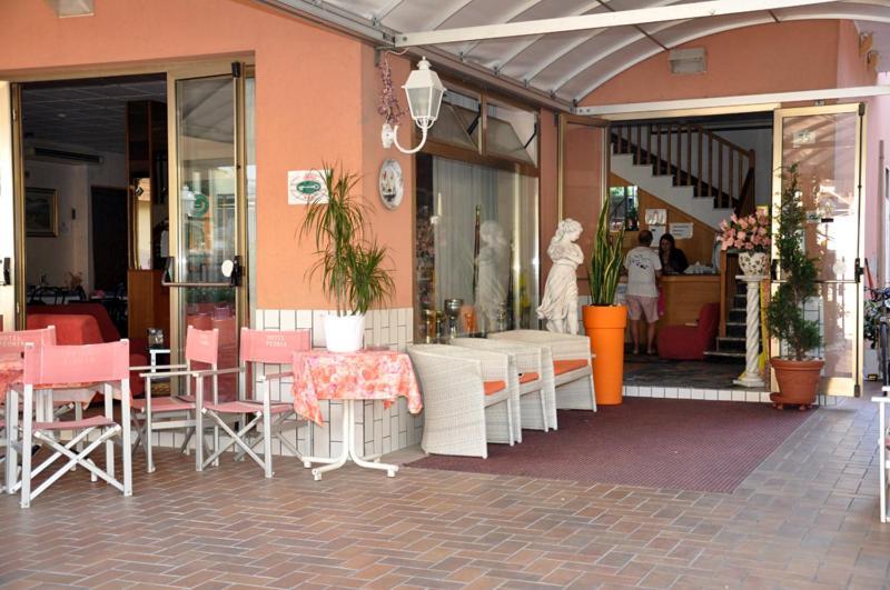 Hotel Peonia ريميني المظهر الخارجي الصورة